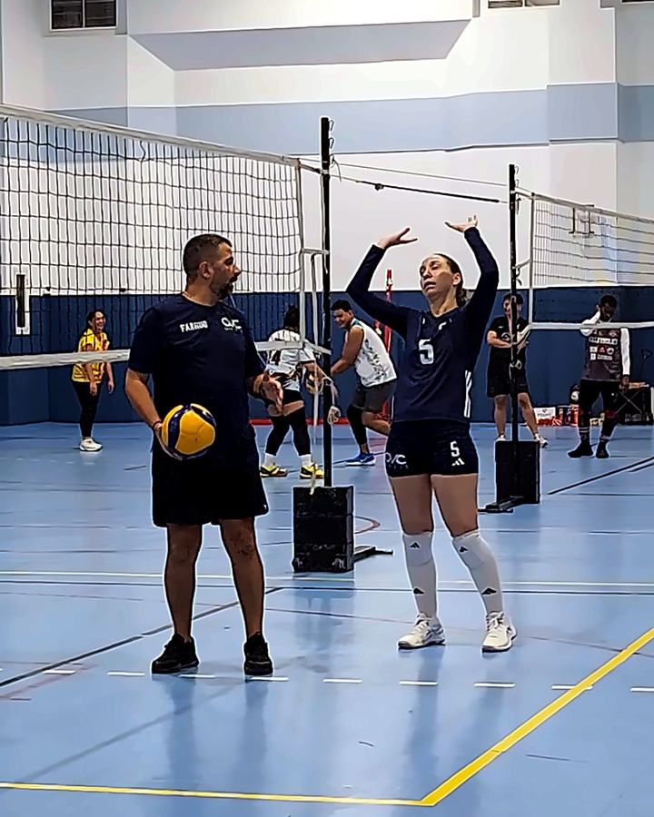 A player practising her setting hands while the Oasis coach watches